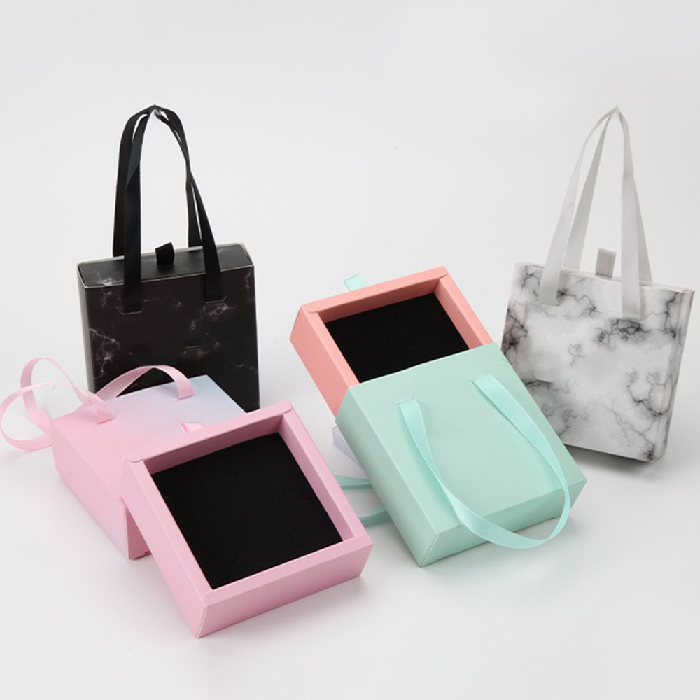 Pudełko na biżuterię z uchwyte – Travel Jewellery & Accessories Organiser recenzja i cena